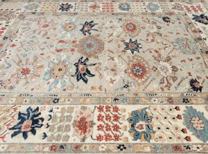Hand knotted transitional rug