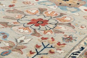 Hand knotted transitional rug